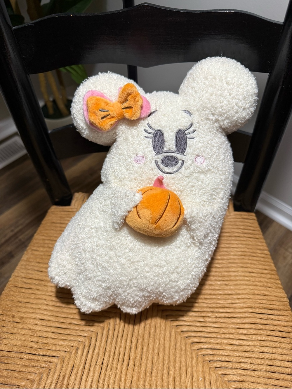 Minnie Ghost Pillow. NWOT